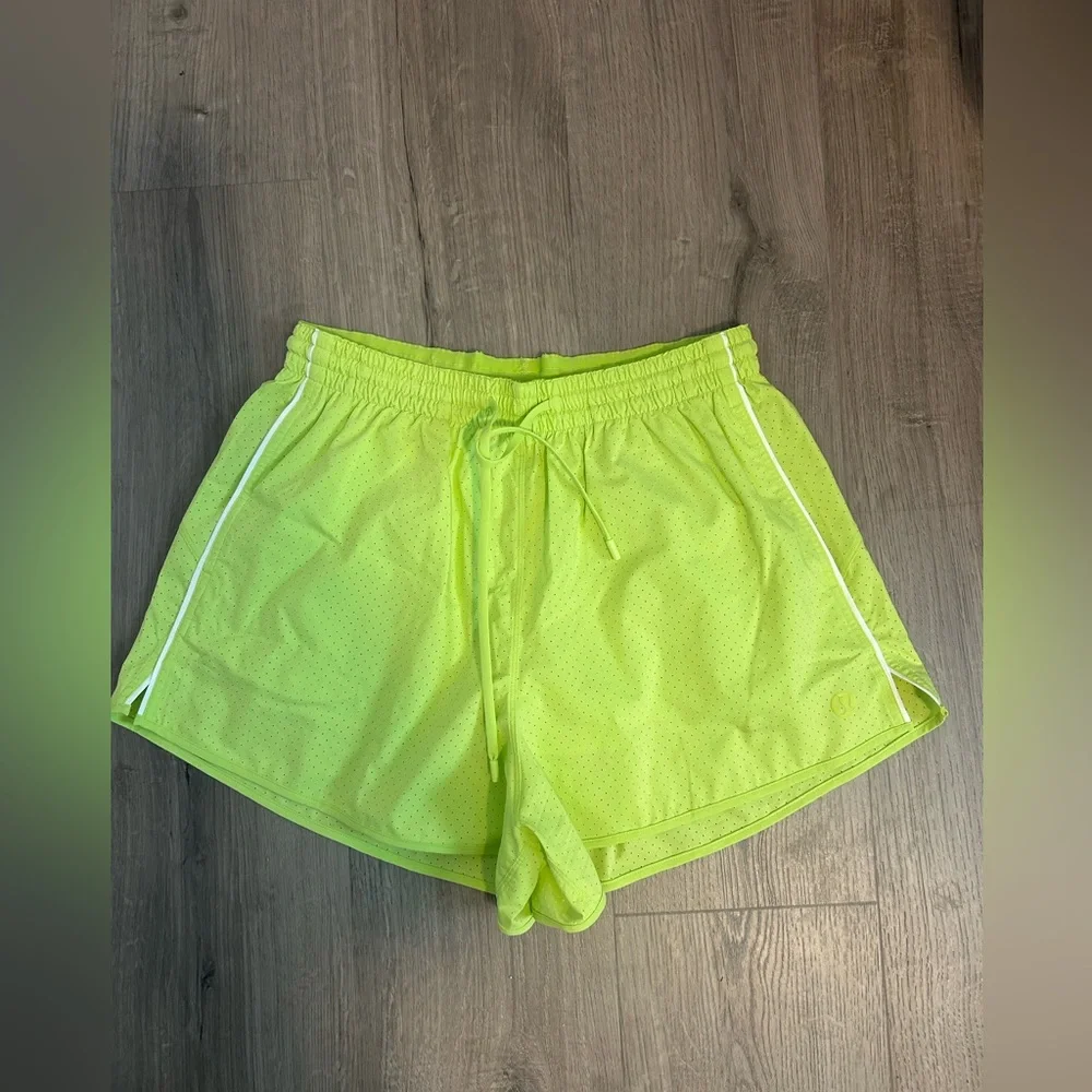 Lululemon Court Rival Perforated Shorts - Picture 2 of 4